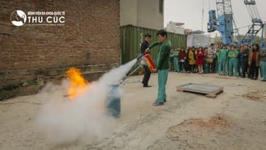 SÔI NỔI TẬP HUẤN PHÒNG CHÁY CHỮA CHÁY NĂM 2017 TẠI BỆNH VIỆN THU CÚC