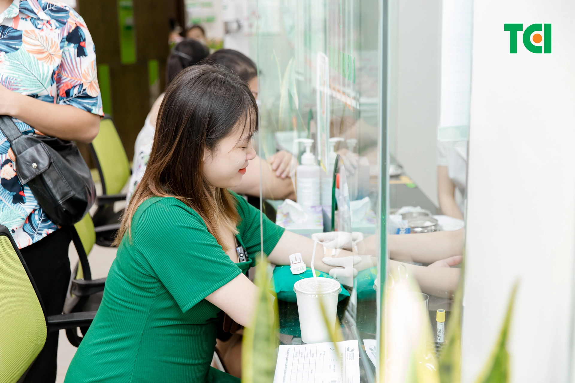 Như vậy, khi có các dấu hiệu có thai, bạn nữ ngoài thử que hãy đến cơ sở y tế thực hiện xét nghiệm để cho kết quả sớm và chính xác hơn.