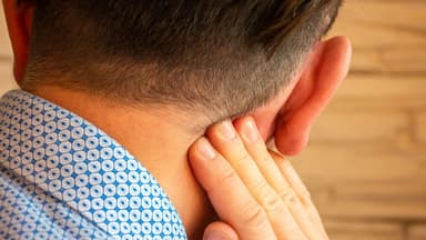Hạch nổi sau tai – dấu hiệu cảnh báo ung thư tuyến giáp cần cảnh giác