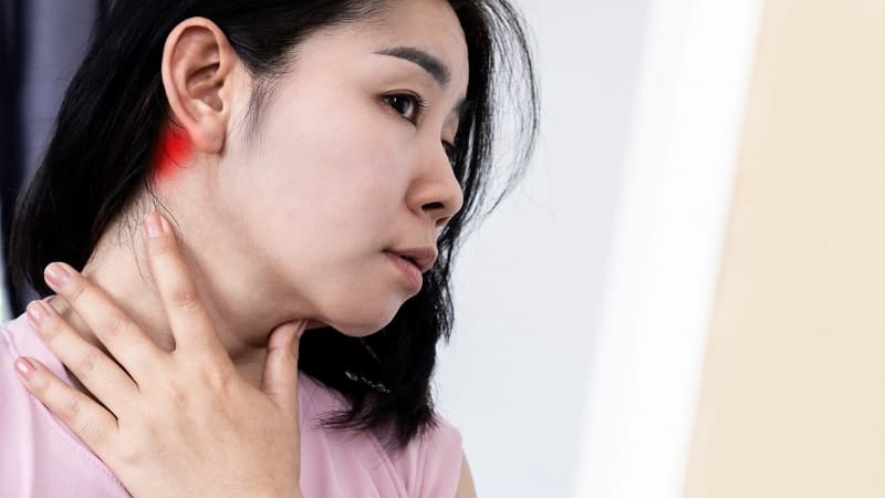 Hạch nổi sau tai có thể là dấu hiệu cảnh báo ung thư tuyến giáp