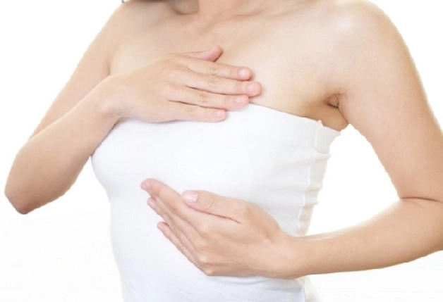 Nhiều mẹ bầu khó chịu vì tình trạng nứt đầu nhũ hoa khi mang thai