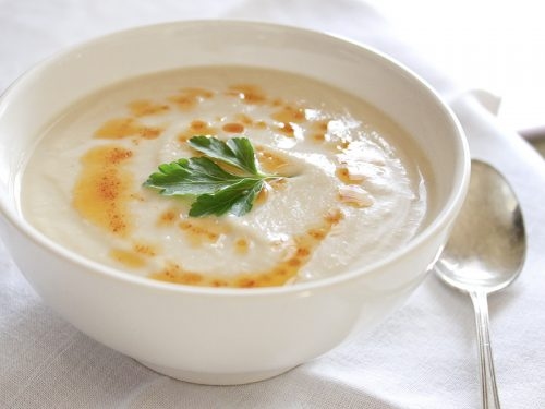 Người bệnh nên ăn những thực phẩm mềm, lỏng, dễ nuốt như cháo hoặc súp