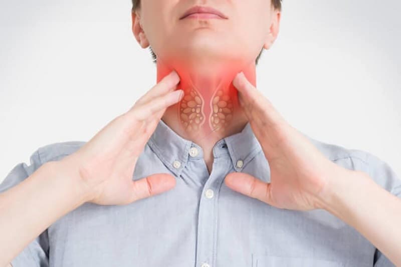 đau vùng cổ, khàn tiếng là những dấu hiệu bệnh không nên bỏ qua