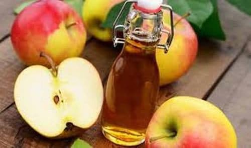 Để giảm thiểu các triệu chứng của ngộ độc thực phẩm bạn có thể sử dụng giấm táo.