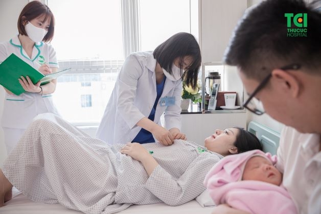 Đau bụng dưới sau sinh mổ là tình trạng khiến cho các sản phụ lo lắng.