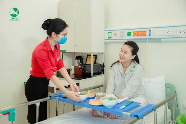 Để giảm đau bụng dưới sau sinh, chị em cần có chế độ ăn uống và nghỉ ngơi hợp lý