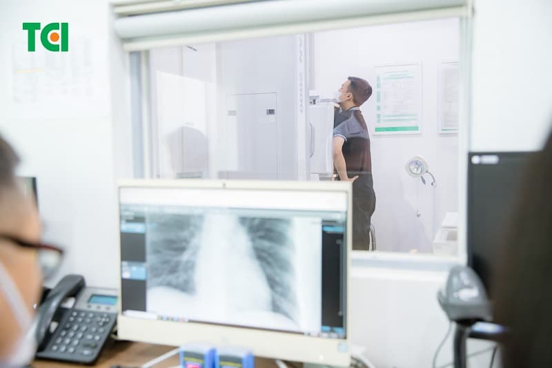 Chụp X quang phổi có thể phát hiện những khối u, hạch đáng ngờ