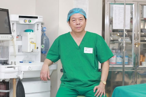 Bác sĩ CKII Đào Tuấn (Phó Giám đốc khối Ngoại - Trưởng khoa Ngoại, Bệnh viện ĐKQT Thu Cúc là chuyên gia giàu kinh nghiệm trong lĩnh vực phẫu thuật nội soi.