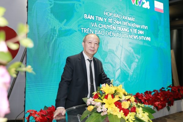 Thầy thuốc ưu tú, Bác sĩ cao cấp Lê Tuyên Hồng Dương, GĐ chuyên môn bệnh viện Thu Cúc tham dự lễ ra mắt bệnh viện online.