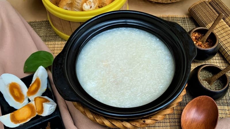 Cháo, súp là những loại thực phẩm được khuyên dùng cho bệnh nhân sau mổ ung thư tuyến giáp