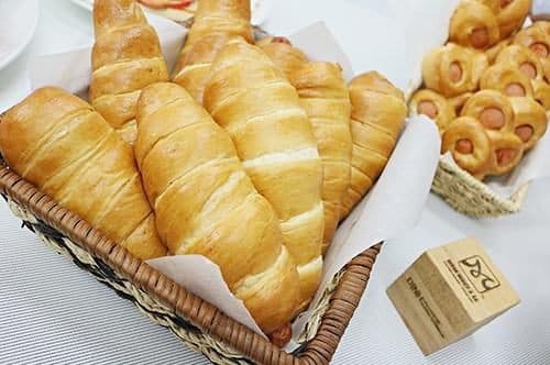 Bánh mì là một loại thực phẩm nên ăn khi bị trào ngược dạ dày thực quản.