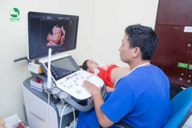 3 tháng cuối của thai kỳ, mẹ bầu dễ mắc các chứng tiền sản giật, tiểu đường thai nghén và chuyển dạ sinh non, cần phải thăm khám cẩn thận.