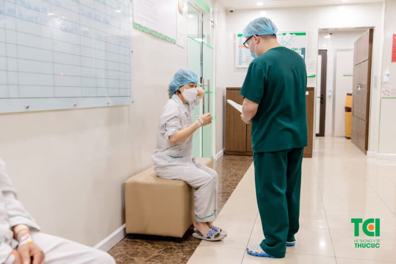 Khách đến thăm khám và nội soi dạ dày, đại tràng tại TCI được chăm sóc chu đáo