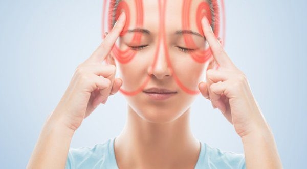 Bệnh rối loạn tiền đình gây nên trạng thái mất thăng bằng khi thay đổi tư thế làm cho người bị bệnh chóng mặt, đầu óc quay cuồng, mắt hoa, ù tai, buồn nôn