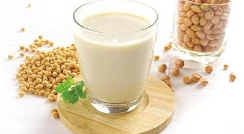 Sữa đậu nành chứa nhiều protein giúp tái tạo mô.