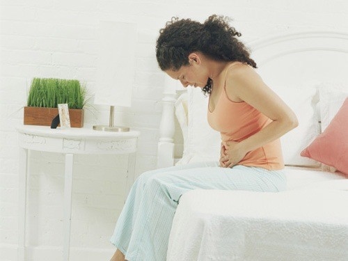 Sản phụ tụt huyết áp, mặt xanh tái, mồ hôi vã, chóng mặt, tim đập nhanh.