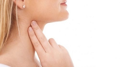 Hạch nổi góc hàm lúc đầu nhỏ, rắn, sau đó hạch to lên nhanh và lan ra các vị trí khác