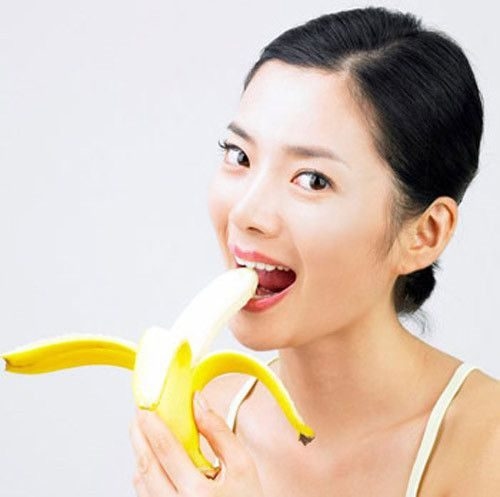 Ăn chuối khi đã ăn no, không ăn khi đói vì có thể dẫn đến tình trạng đau dạ dày