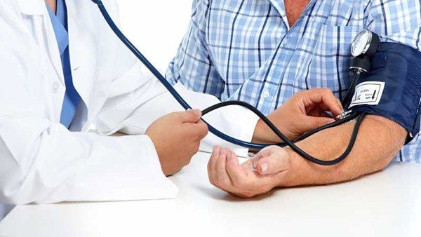 Khi mắc huyết áp thấp người bệnh cần thường xuyên theo dõi sức khỏe, xây dựng lối sống khoa học để huyết áp được cải thiện