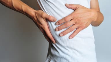Đau nhói ở sườn phải là bệnh gì và cần làm gì?