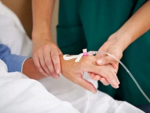 Sốt xuất huyết có nên truyền nước không là quan tâm của rất nhiều người.
