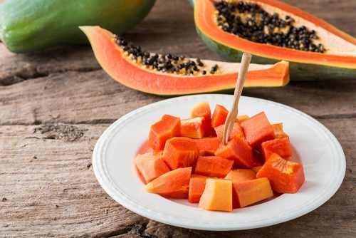 Đu đủ chín giúp cơ thể sản sinh tiểu cầu nhanh hơn ở bệnh nhân sốt xuất huyết.