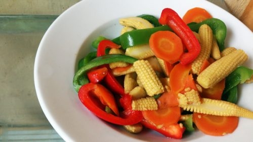 Nên ăn các thực phẩm ít chất xơ như rau củ non, quả chín.