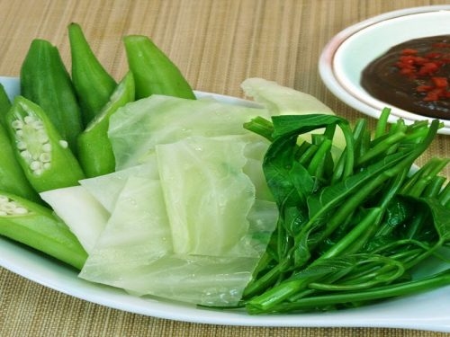 Thay vì ăn các món ăn chiên rán, xào nhiều dầu mỡ, người bệnh xuất huyết tiêu hóa nên ăn các món hấp, luộc