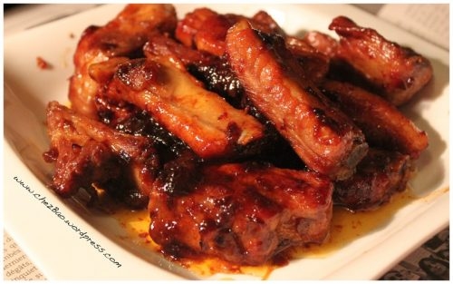 Khi bị xuất huyết tiêu hóa, bệnh nhân không nên ăn các loại thức ăn dai cứng như xương sườn, thịt có gân, sụn,…