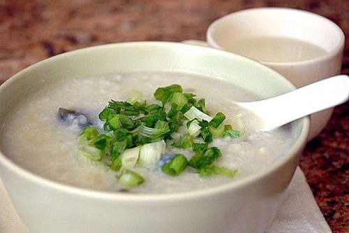 Người xuất huyết tiêu hóa nên ăn các món ăn mềm, lỏng, dễ tiêu hóa như cháo, soup, canh hầm nhừ...