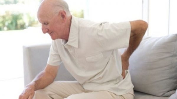 Người mắc bệnh gai cột sống thường có cảm giác đau đớn, ảnh hưởng đến cuộc sống thường ngày