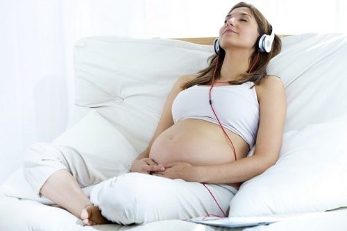 Cho thai nhi nghe nhạc sẽ tăng cường trí não, con sẽ thông minh hơn