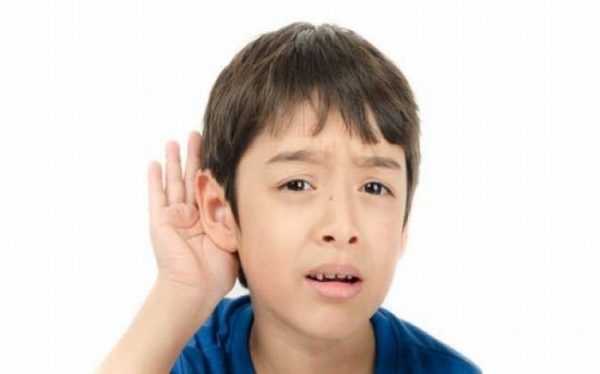 Viêm tai ngoài nếu không được điều trị hiệu quả, bệnh nhân có thể gây biến chứng khiếm thính