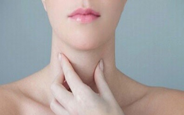 Viêm họng mạn tính gây nhiều phiền toái cho người bệnh cần được chữa trị kịp thời đúng cách