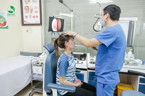 Bệnh viện Thu Cúc có đội ngũ bác sĩ chuyên khoa Tai Mũi Họng giỏi trực tiếp thăm khám, điều trị