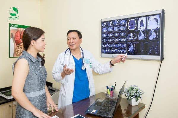Người bệnh được thăm khám trực tiếp với đội ngũ bác sĩ giỏi