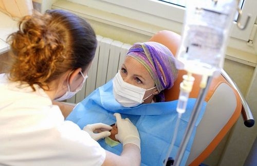 Ung thư dạ dày giai đoạn cuối cần được điều trị bằng hóa chất để kiểm soát sự phát triển của khối u