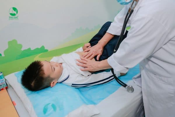 Trẻ bị sốc nhiệt mùa nắng