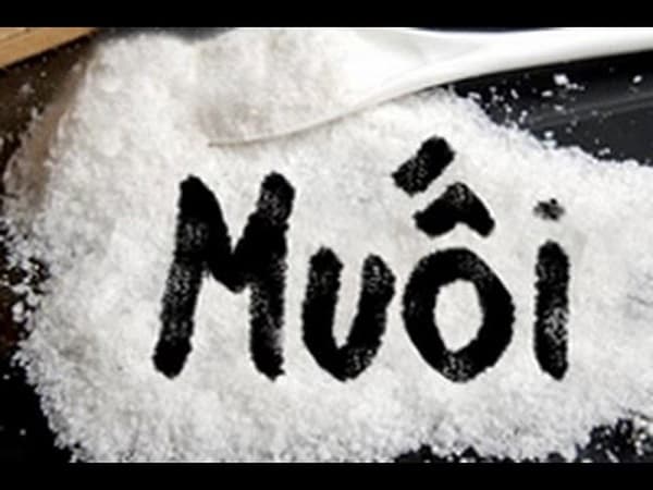 Lượng muối ăn trung bình không nên quá 6g/ngày.