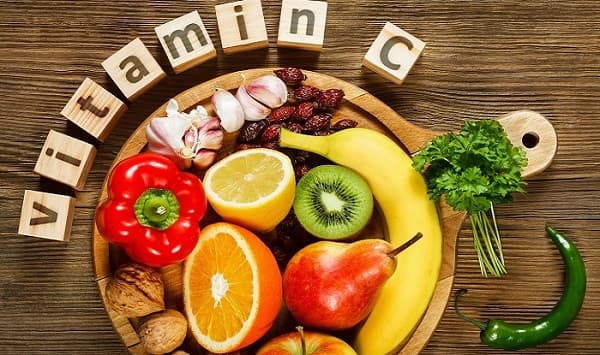 Thực phẩm chứa quá nhiều vitamin C có thể biến đổi bệnh sỏi bàng quang thành oxalate. Oxalat và canxi có trong thận có thể dẫn tới sự hình thành, và phát triển ngoài mong muốn của sỏi bàng quang.