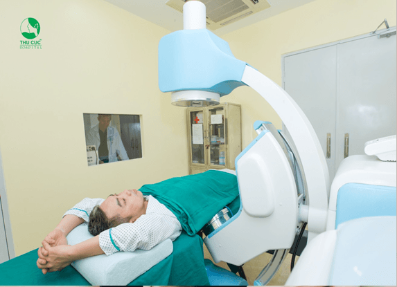 ban-tay-vang-phau-thuat-tiet-nieu-tam-dac-voi-cach-chua-soi-than-tiet-nieu-moi