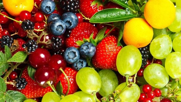 Trái cây giàu anthocyanin nho, anh đào, dâu, quả việt quất,…và các loại hoa quả giàu vitamin C góp phần đẩy lùi vi khuẩn HP