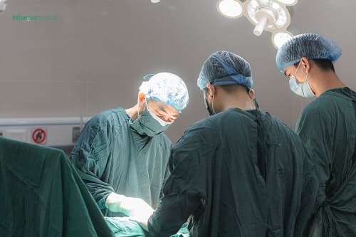 sinh con còn nguyên bọc ối