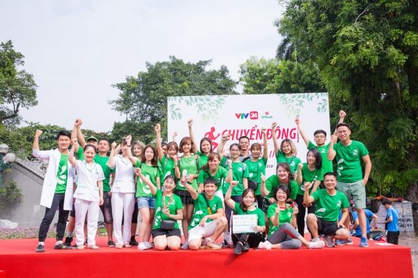 hệ thống y tế thu cúc tham dự giải chạy chuyển động cùng cặp lá yêu thương