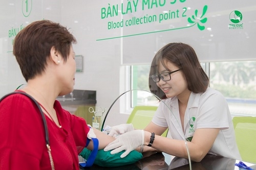 Xét nghiệm máu là chỉ định cần thiết trong gói khám mà cô Tâm lựa chọn tại bệnh viện Thu Cúc
