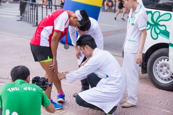 hệ thống y tế thu cúc đồng hành cùng chương trình chuyển động cùng cặp lá yêu thương