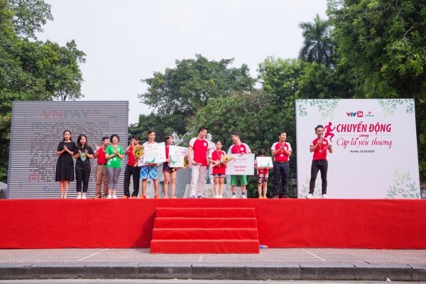 hệ thống y tế tham dự giải chạy cùng cặp lá yêu thương