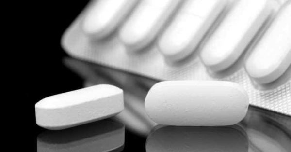 Trẻ bị sốt nên cho bé uống hạ sốt paracetamol khi nhiệt độ cơ thể con từ 38,5 độ C.