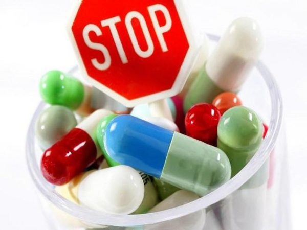 sai lầm khi trẻ bị sốt virus là cho con uống kháng sinh