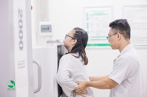 khám sức khỏe cho mẹ sau sinh